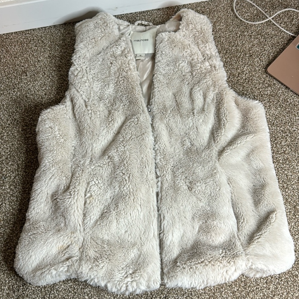 Fuzzy Cream Vest Maurice’s Size Small